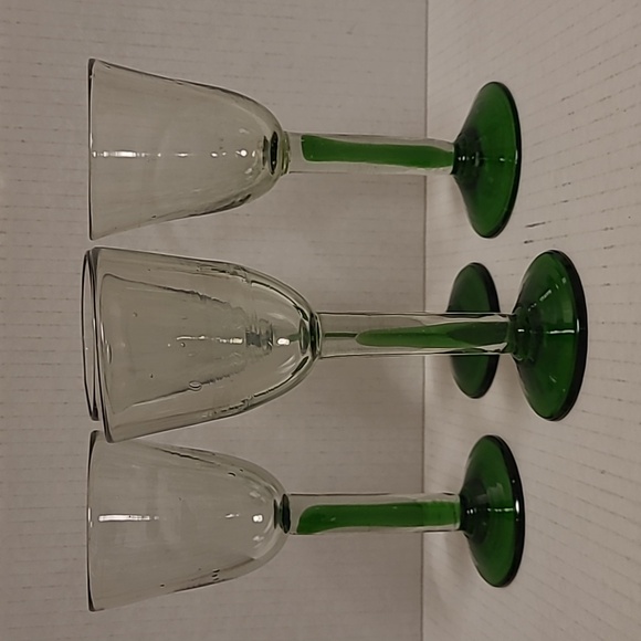 Set of 4 Handblown Green Stemmed Wine Glasses - Picture 1 of 16
